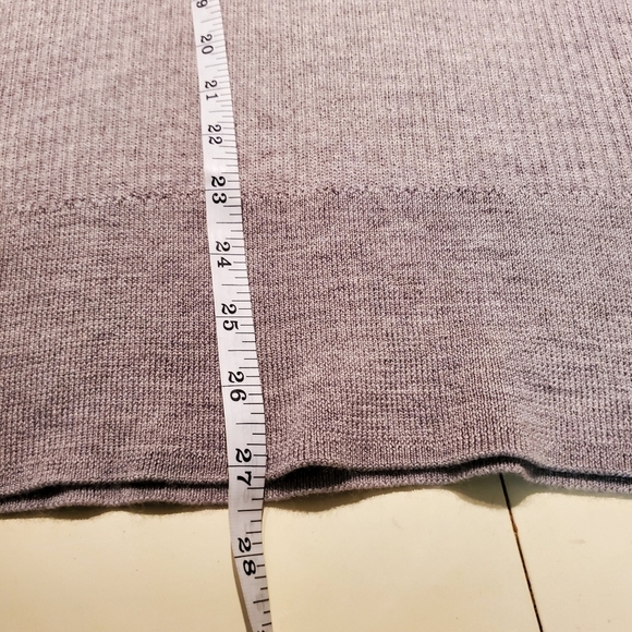 Saks Fifth Avenue Gray Turtleneck Sweater. Size L - Picture 7 of 7